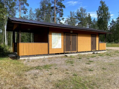 Junkkarikämppä talousrakennukset ovat vuokralaisen käytössä.